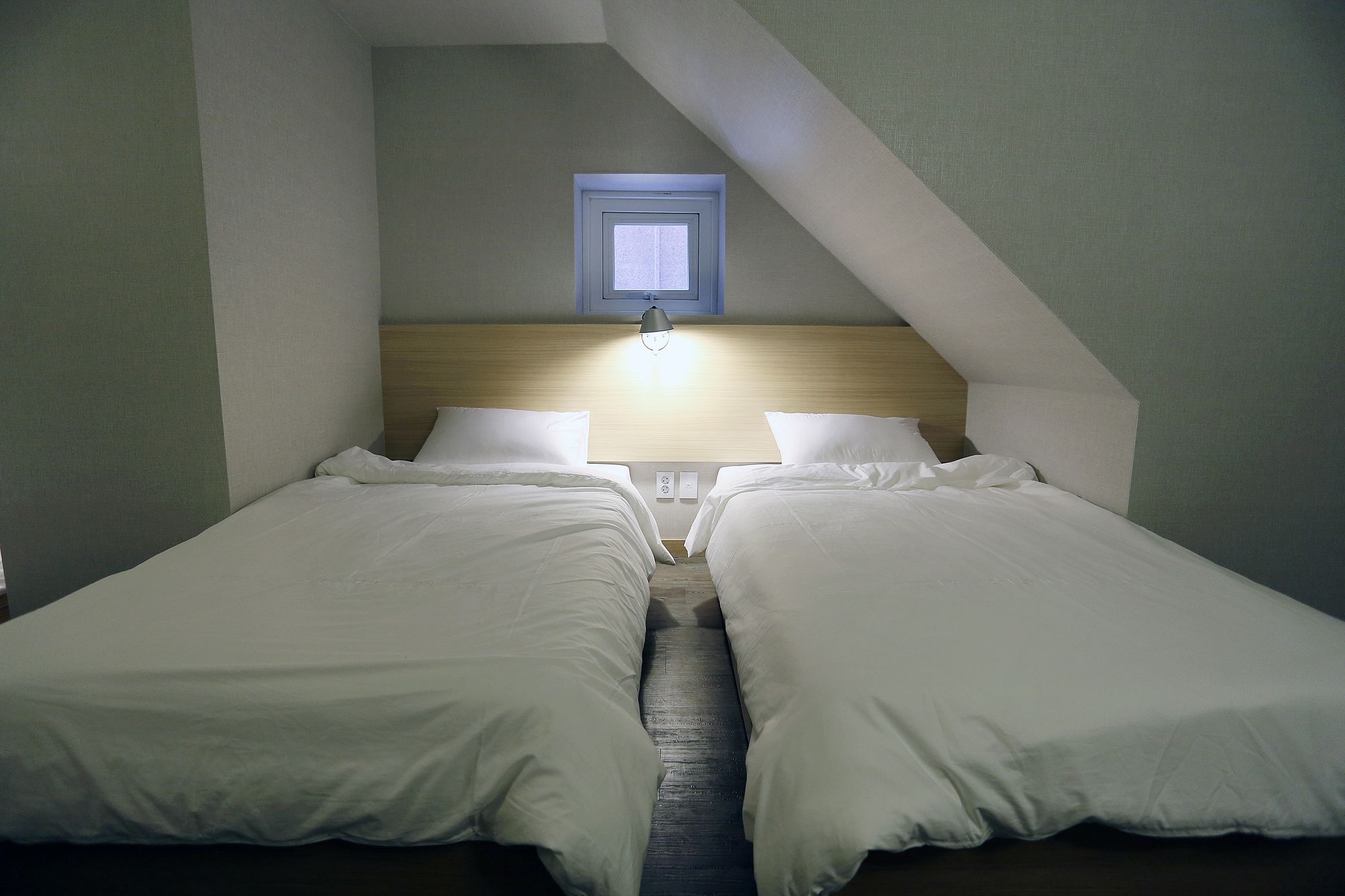 Hotel 8 Hours