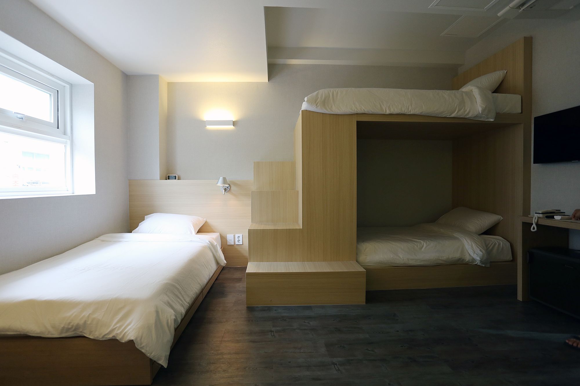 Hotel 8 Hours
