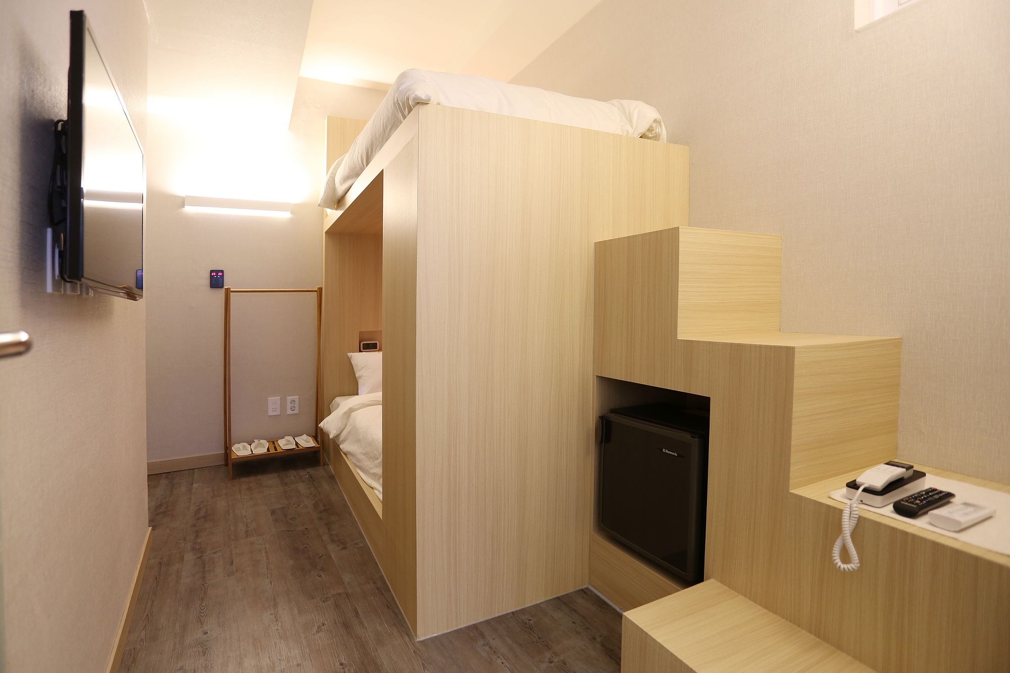 Hotel 8 Hours