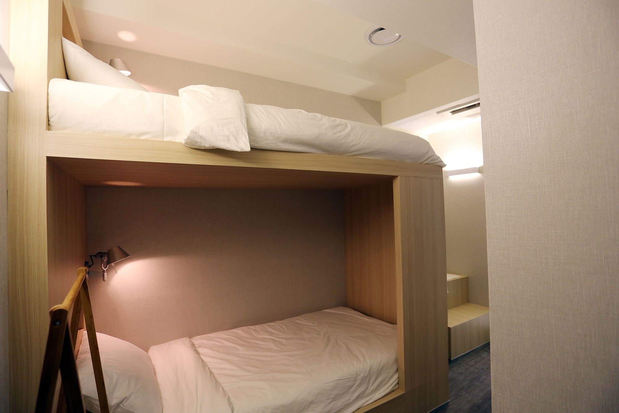 Hotel 8 Hours