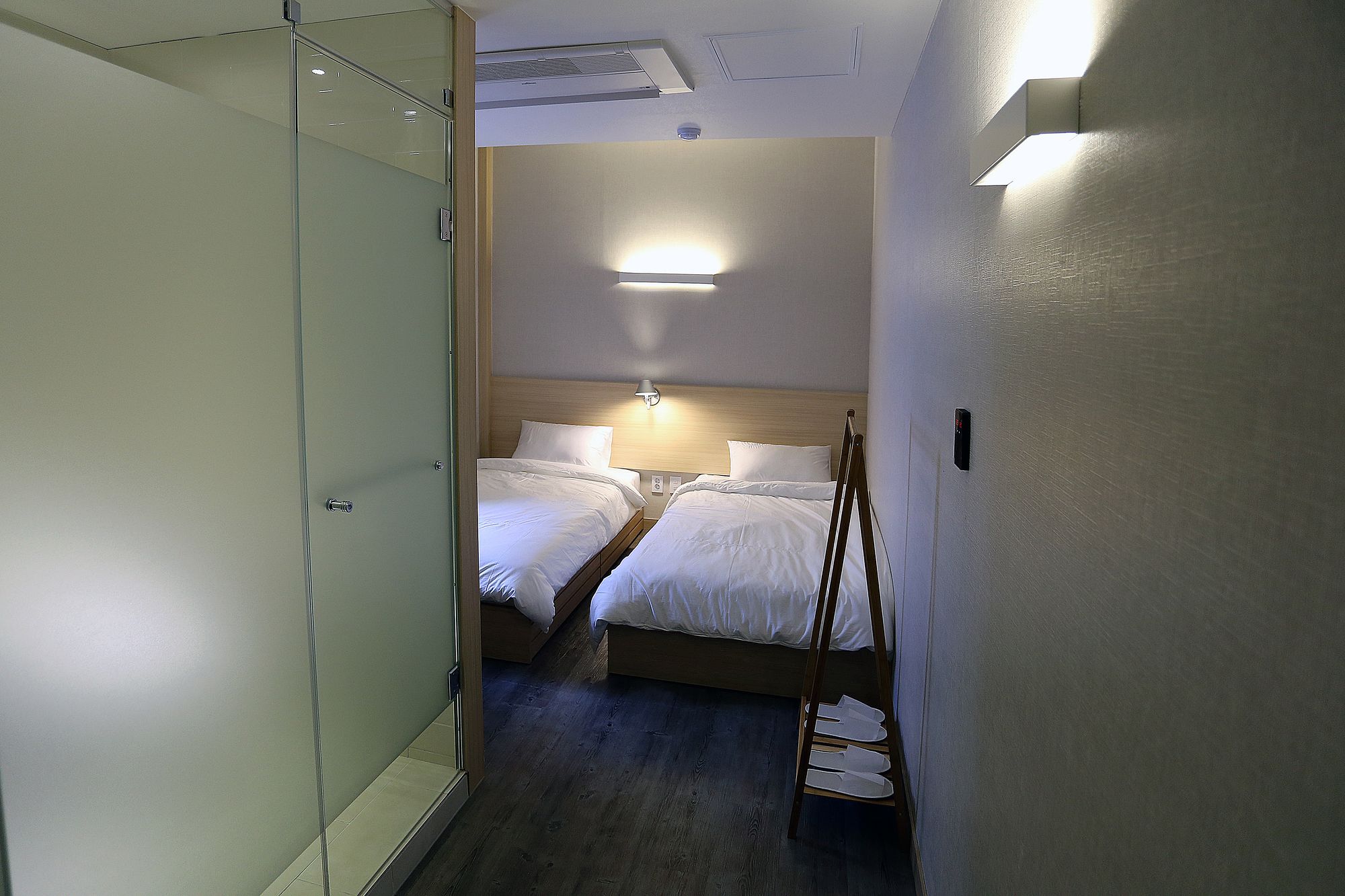 Hotel 8 Hours