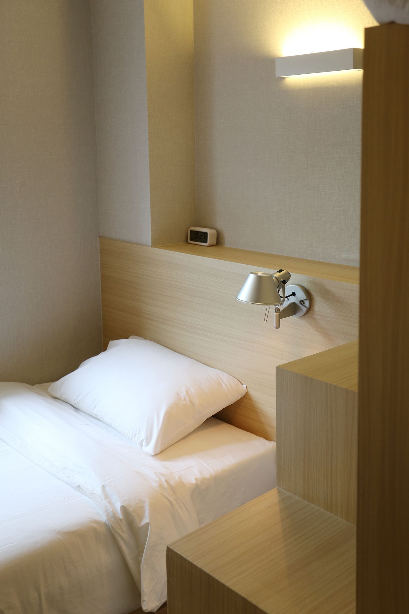 Hotel 8 Hours