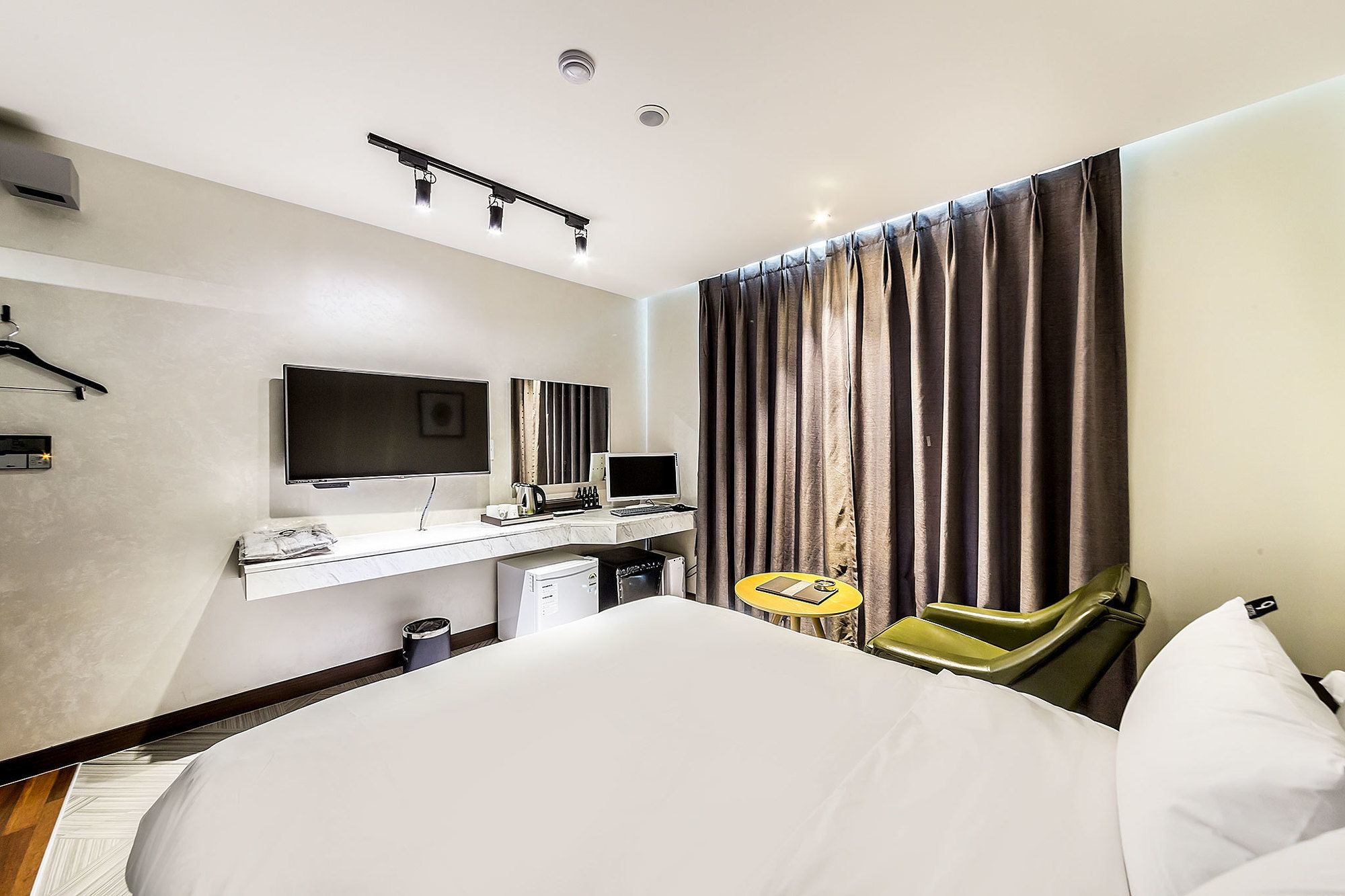 Hotel 9 in Dongdaemoon