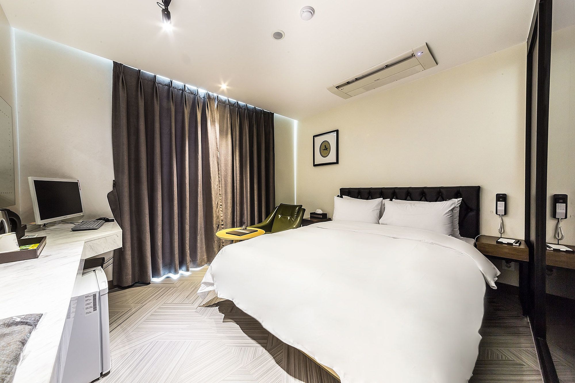 Hotel 9 in Dongdaemoon