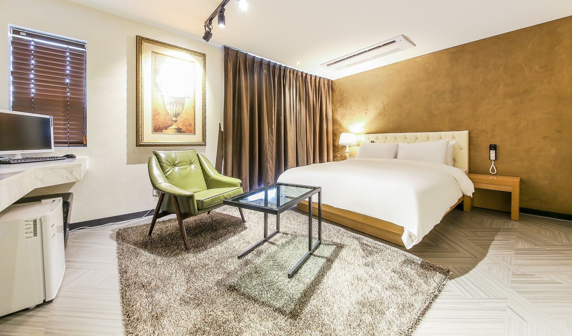 Hotel 9 in Dongdaemoon