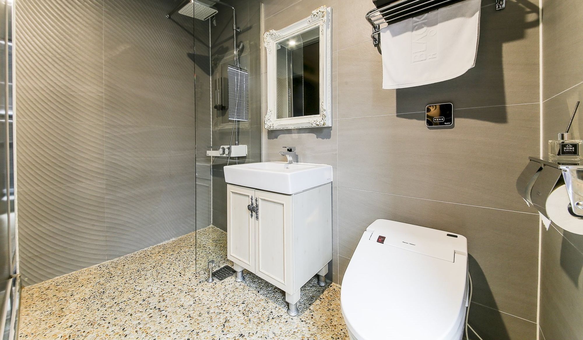 Hotel 9 in Dongdaemoon