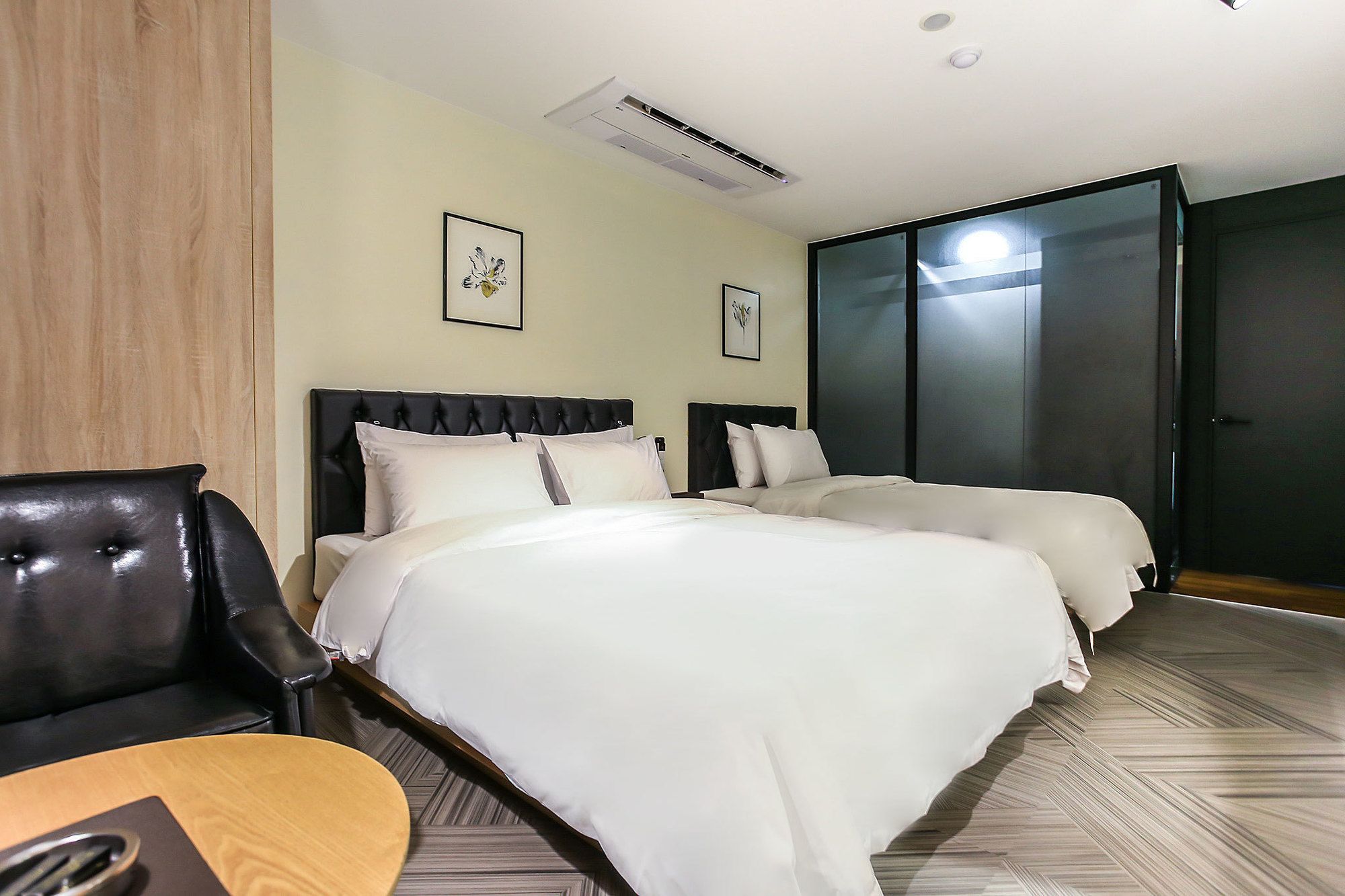 Hotel 9 in Dongdaemoon