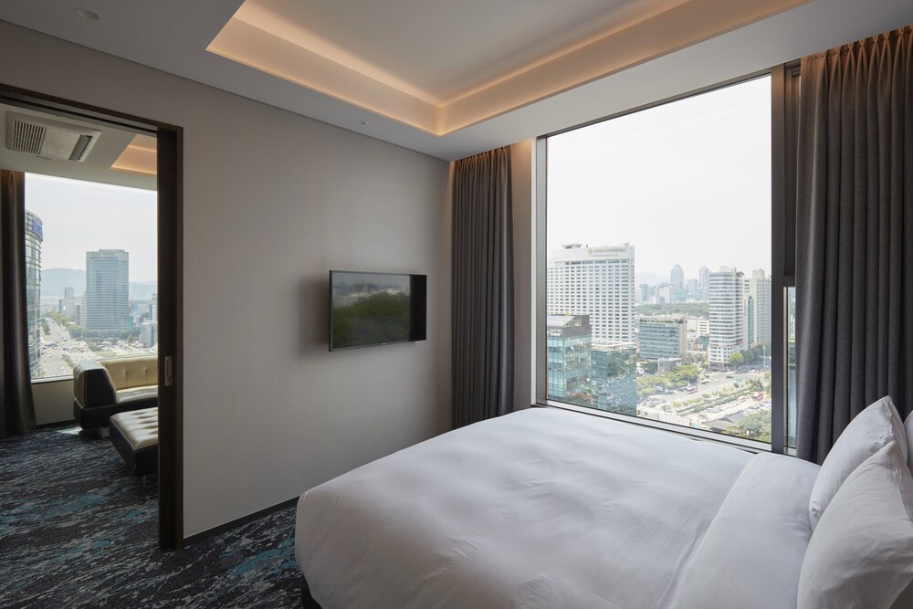 Hotel In 9