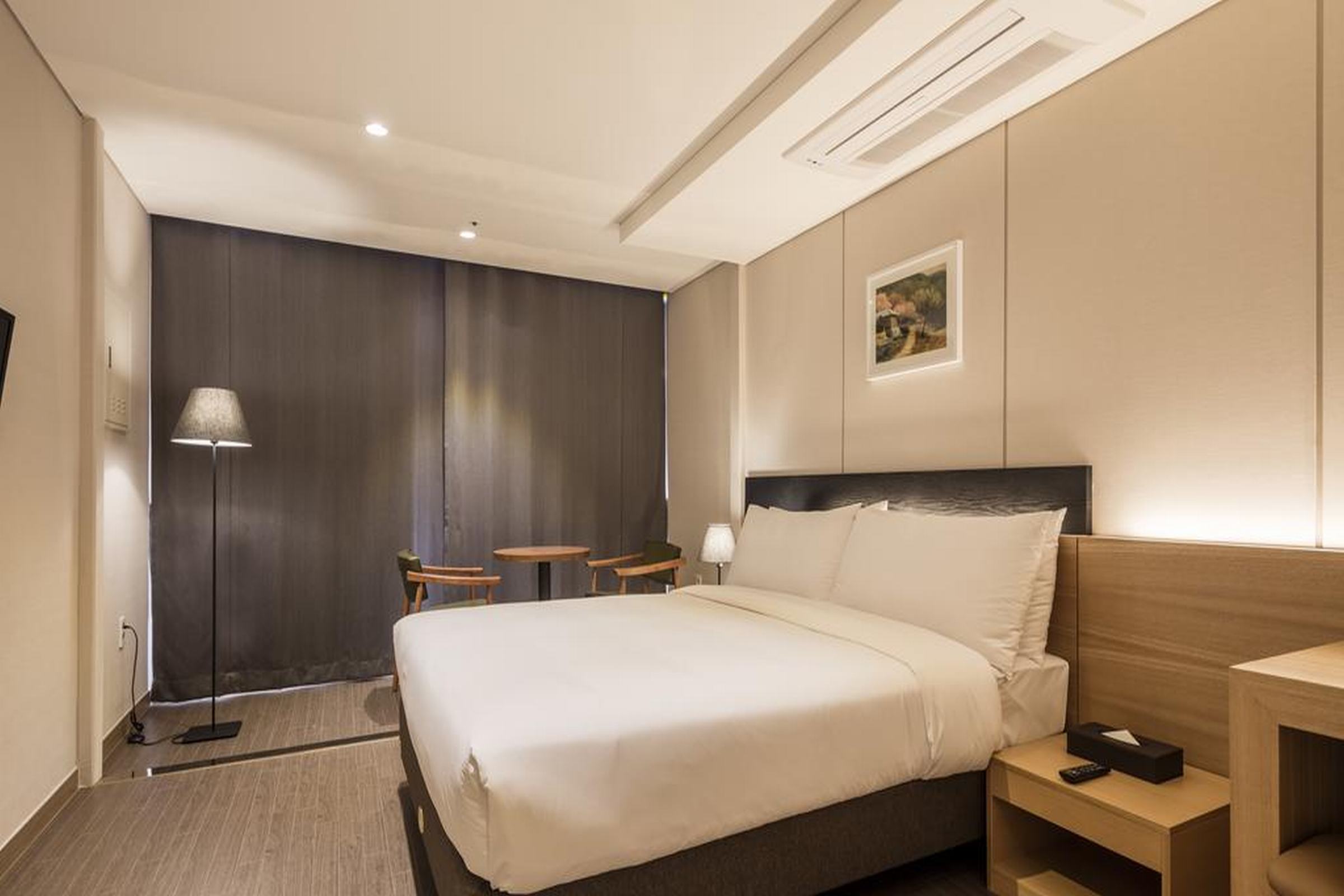 The First Stay Hotel
