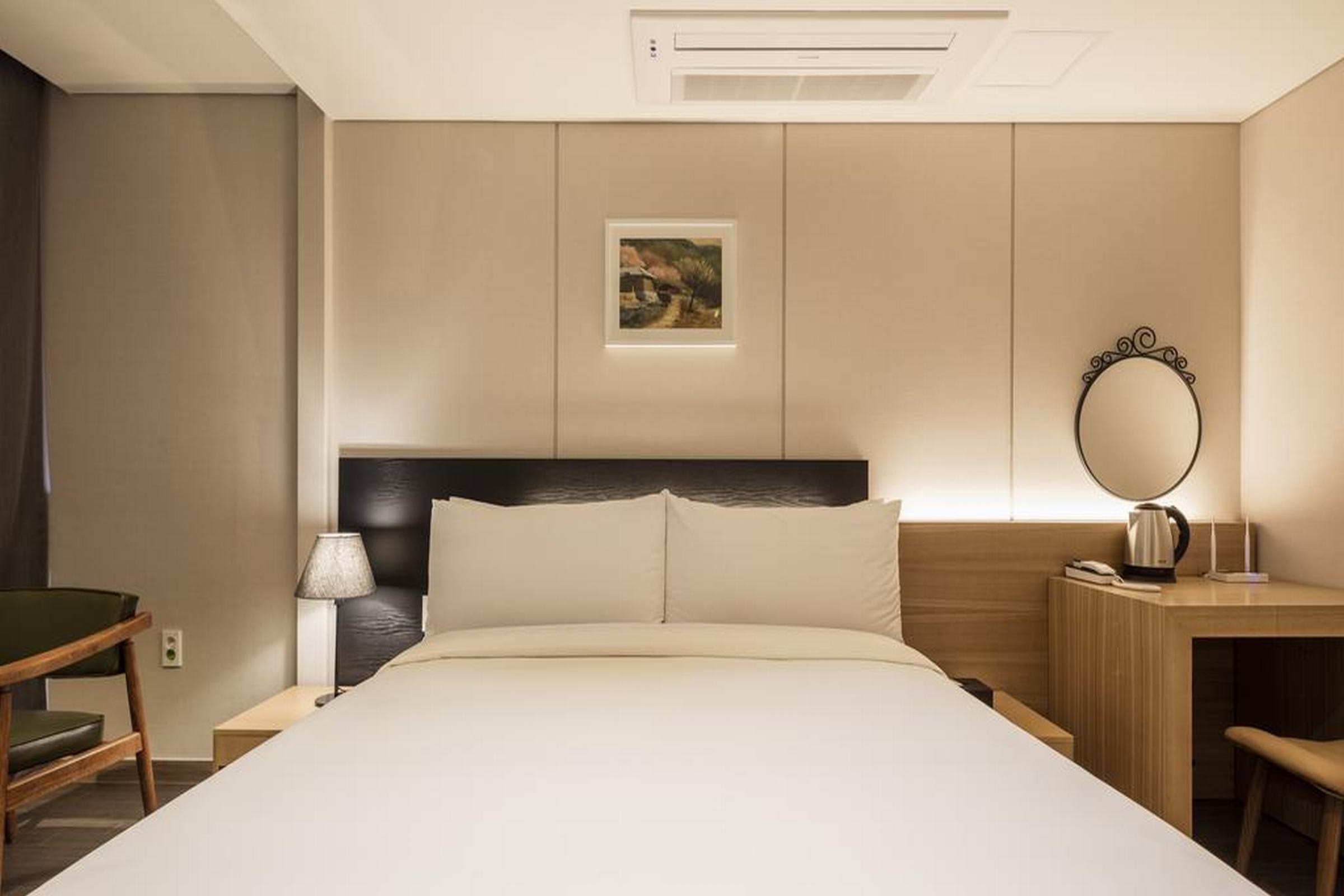 The First Stay Hotel