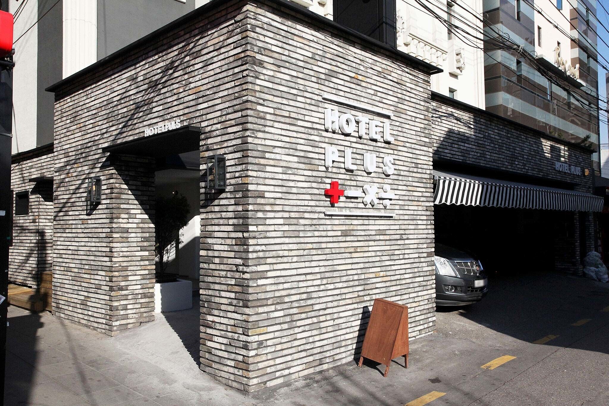 Hotel Plus