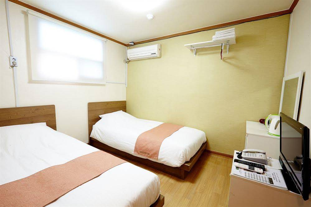 Hotel Sleepy Panda Stream Walk