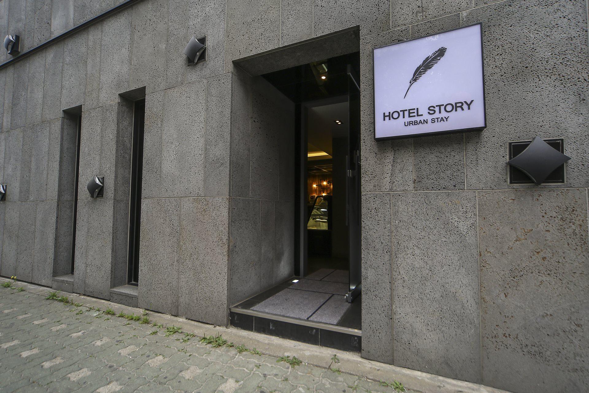 Hotel Story