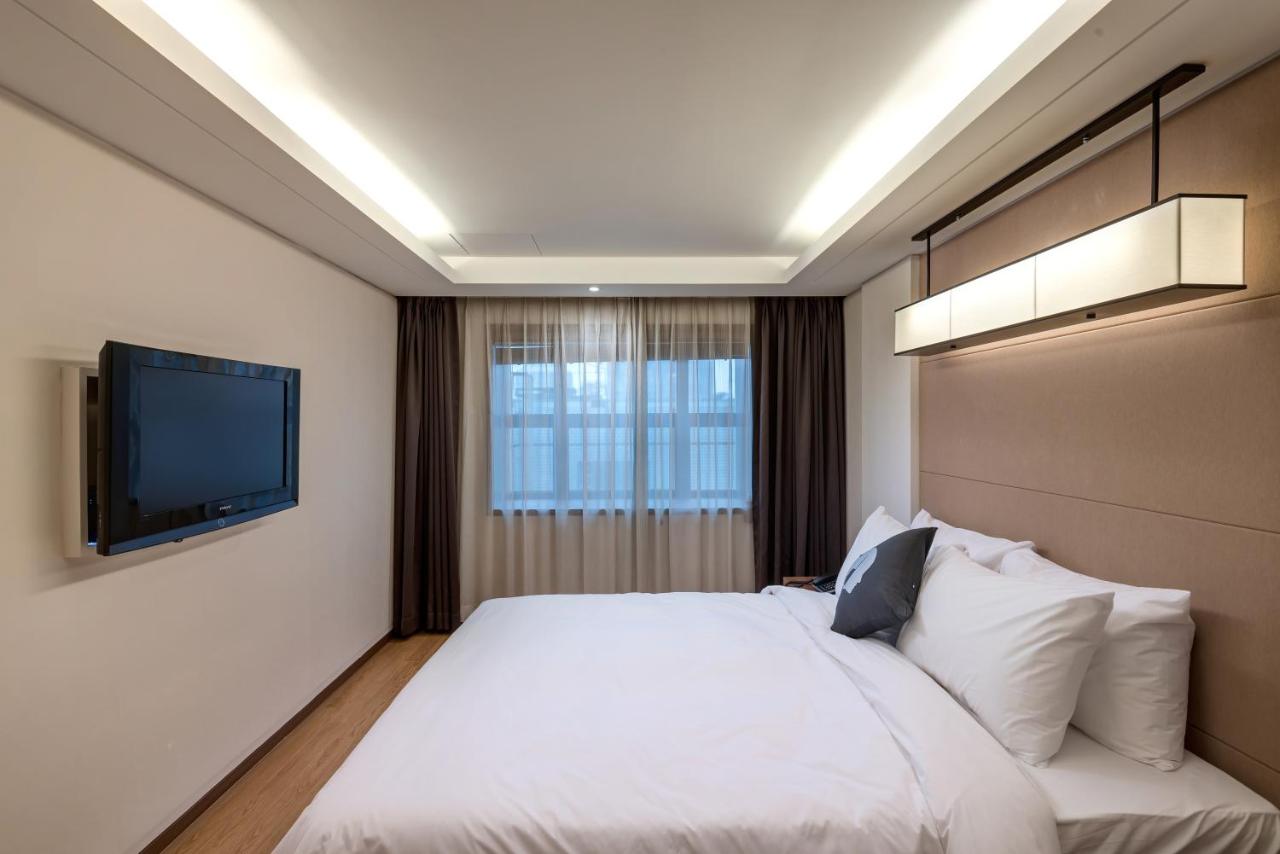 The Connoisseur Residence Hotel