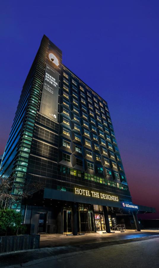 The Connoisseur Residence Hotel