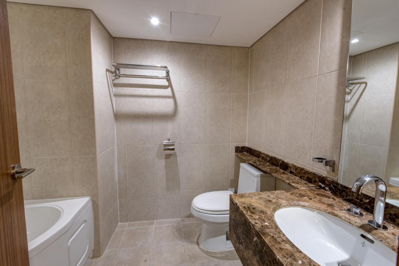 The Connoisseur Residence Hotel