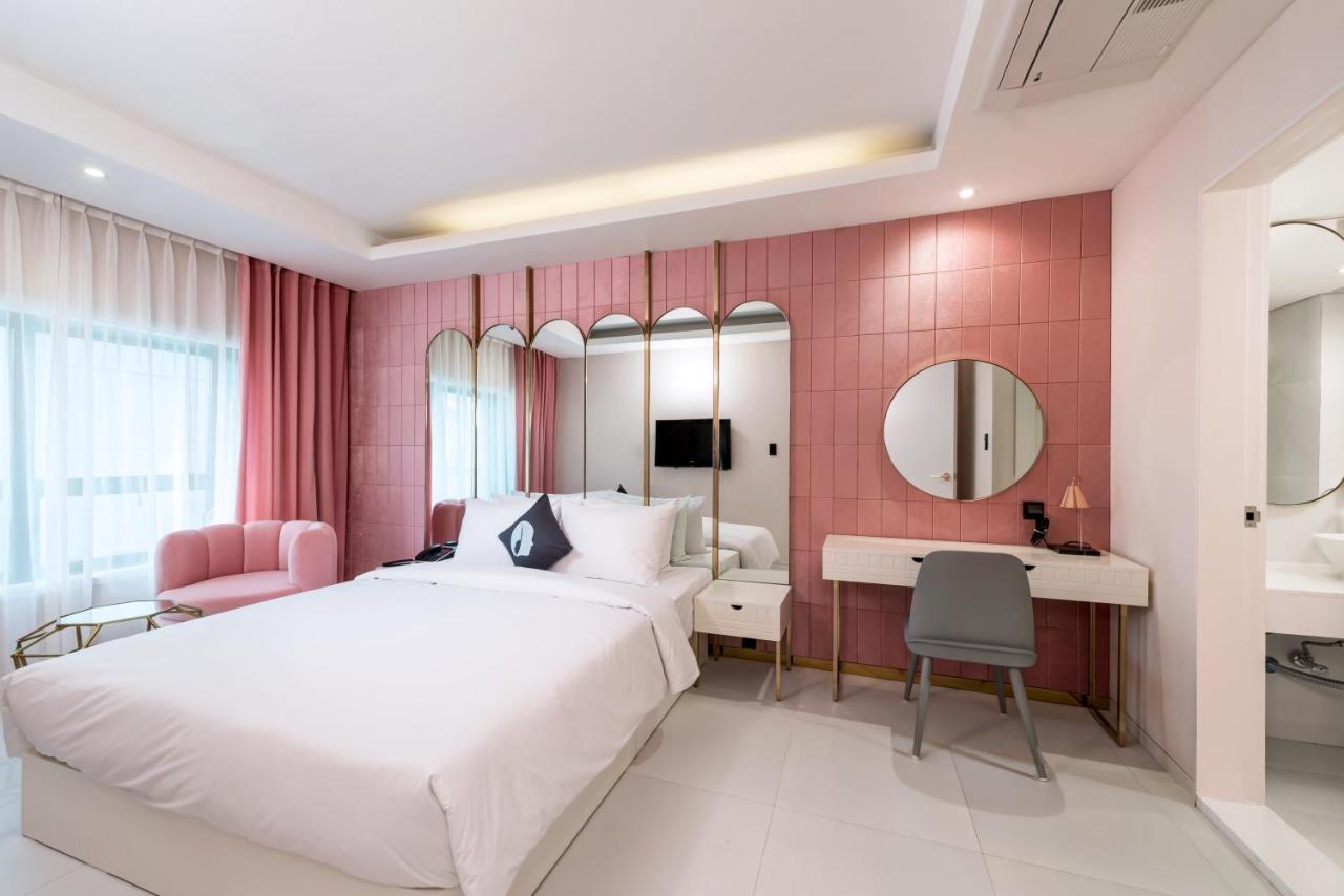 The Connoisseur Residence Hotel