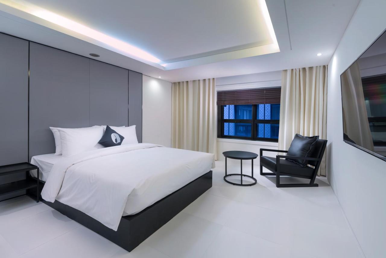 The Connoisseur Residence Hotel