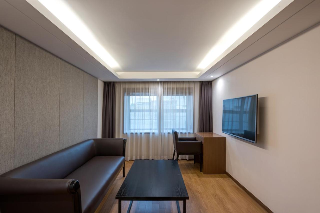 The Connoisseur Residence Hotel
