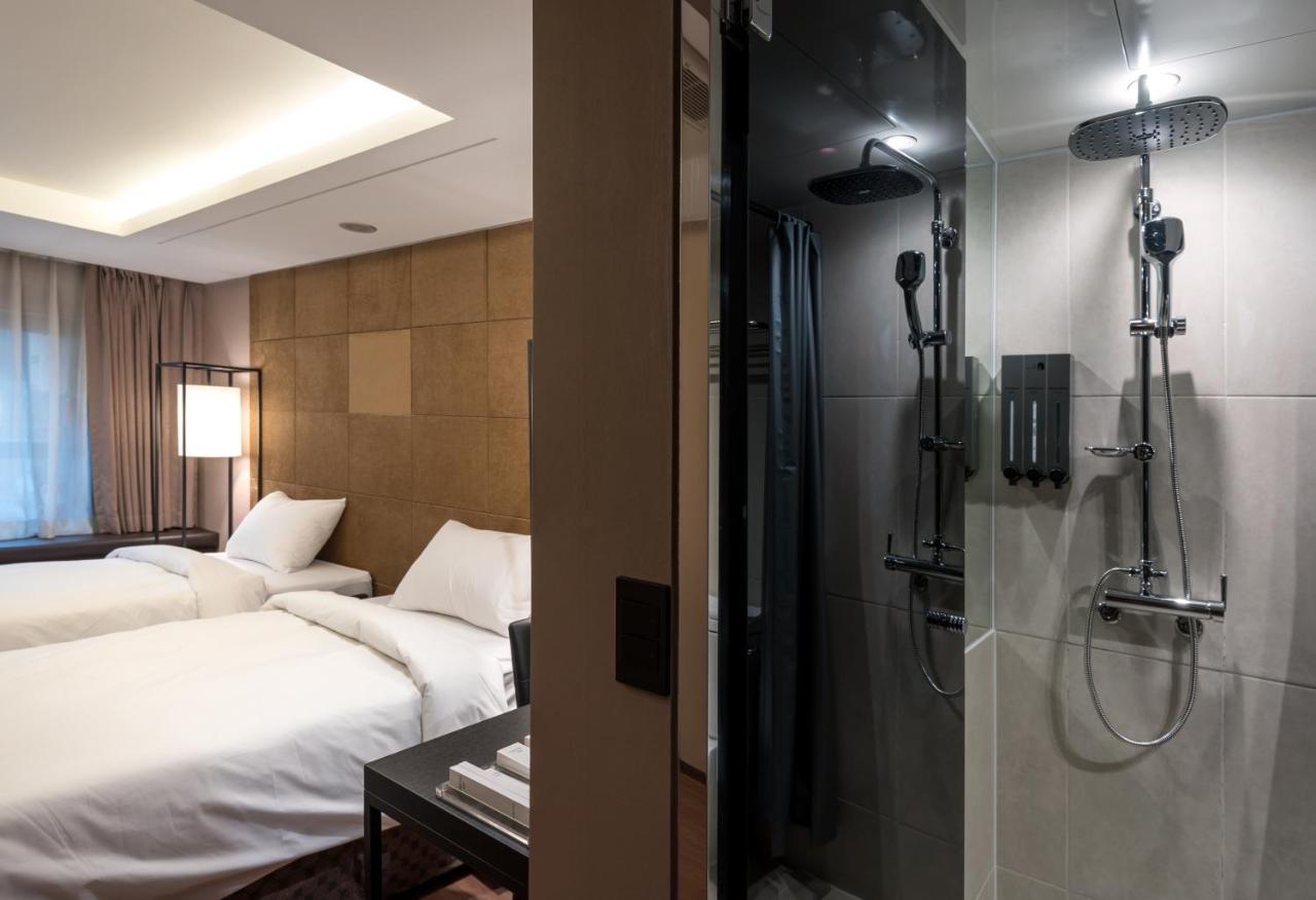 The Connoisseur Residence Hotel
