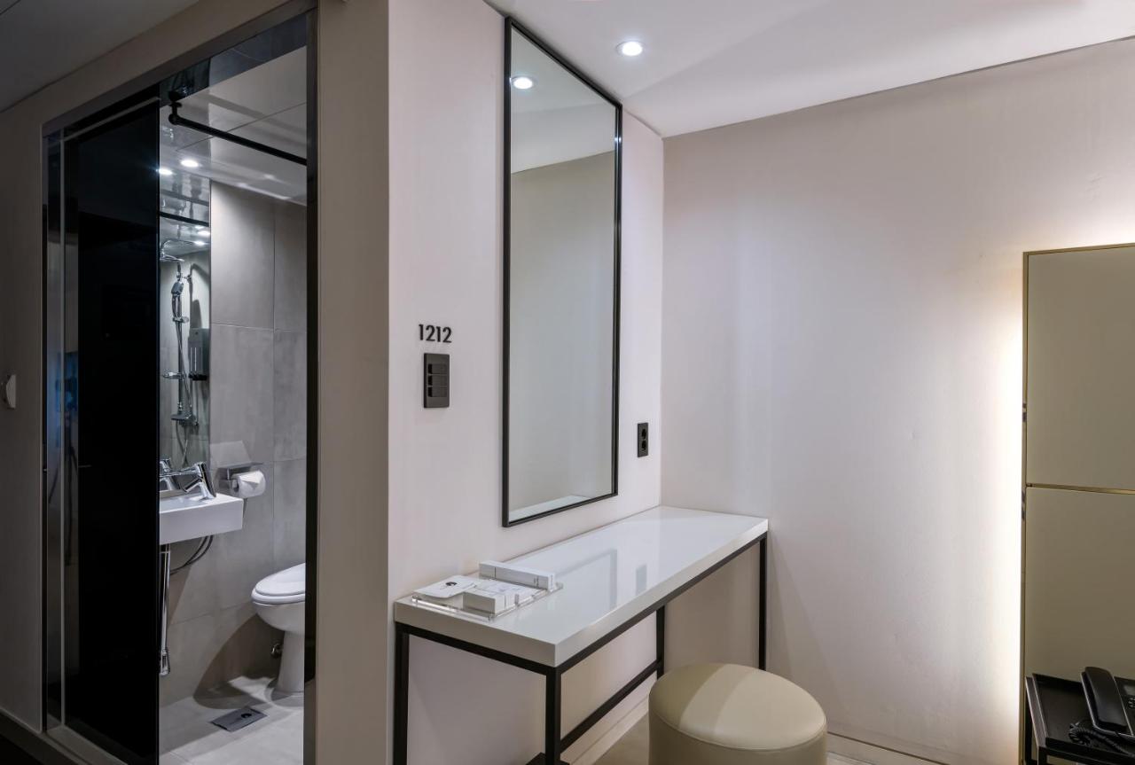 The Connoisseur Residence Hotel