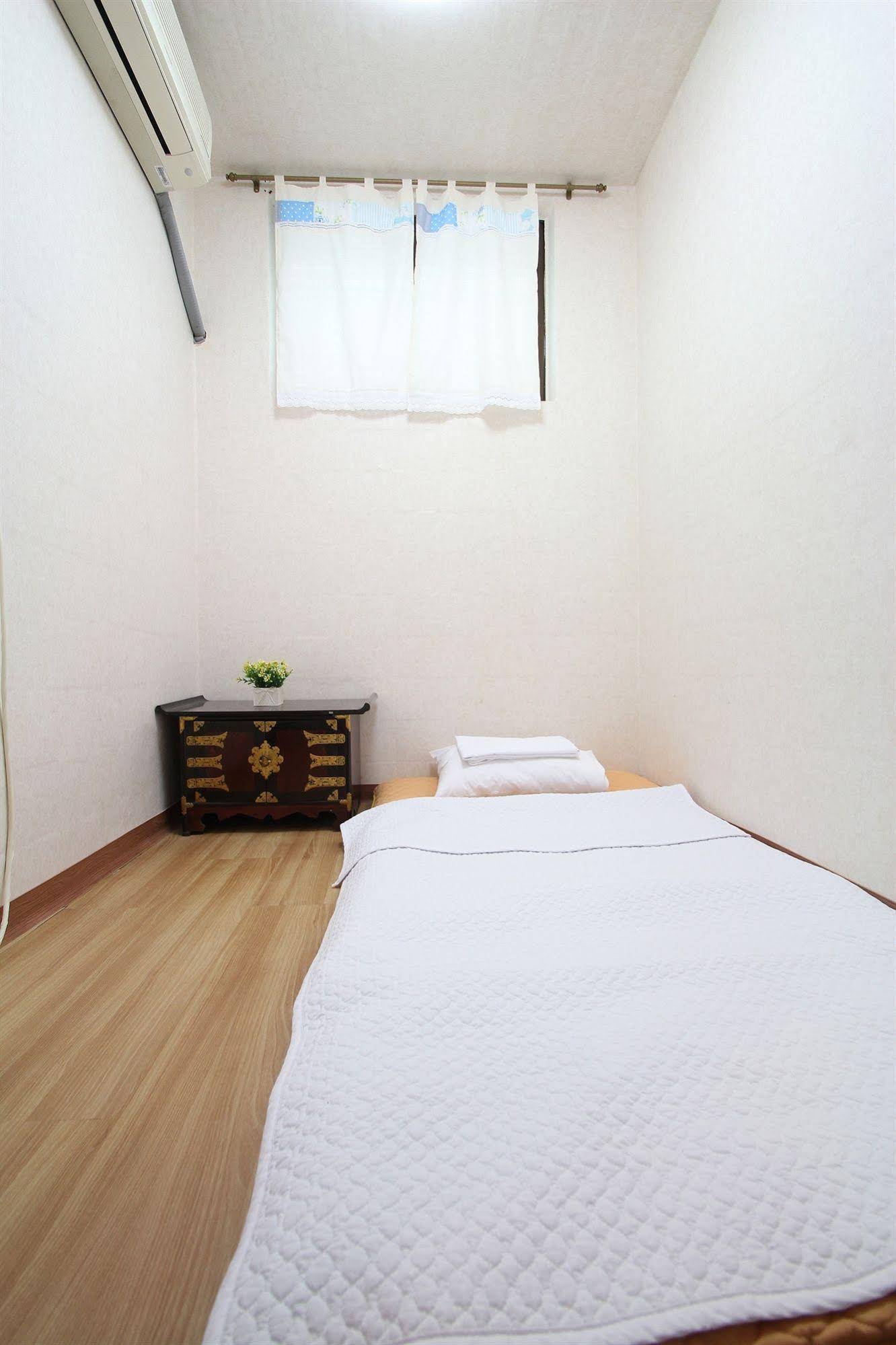 ICOS Guesthouse 1 Female Only