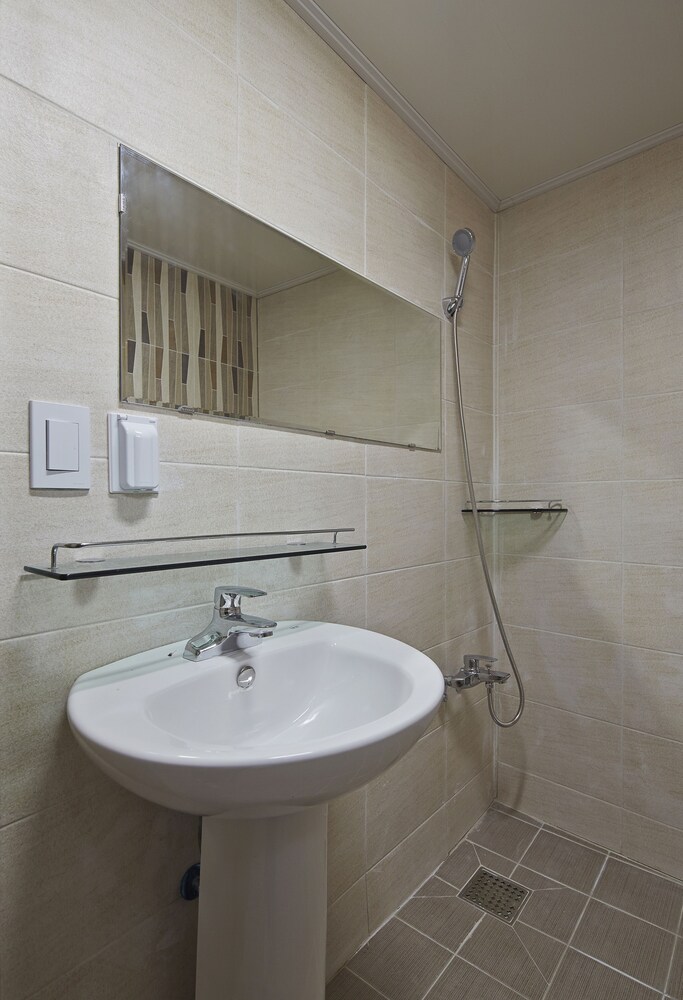 Jiwoljang Guest House