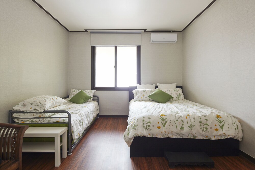 Jiwoljang Guest House