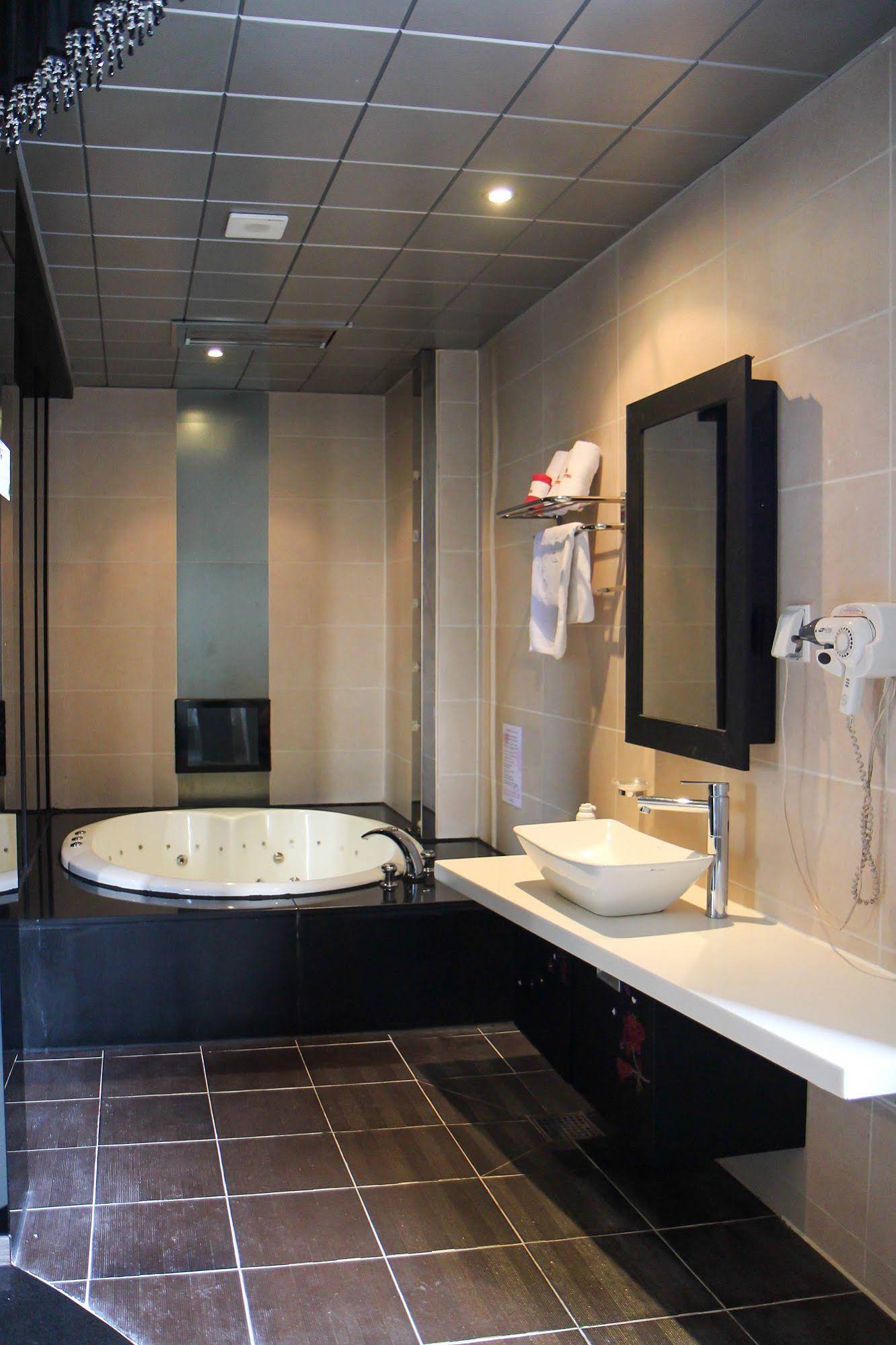 JJ Hotel