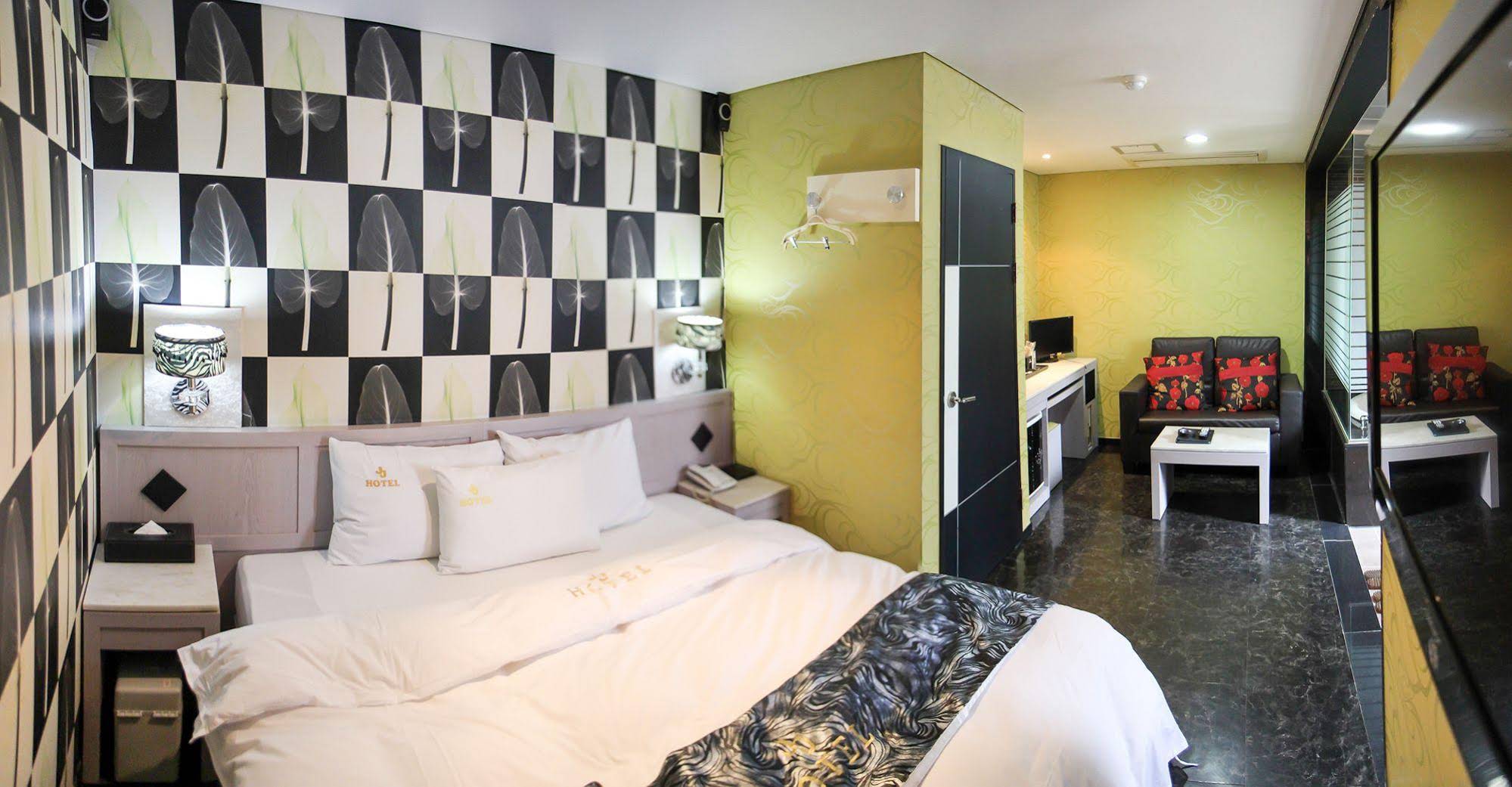 JJ Hotel