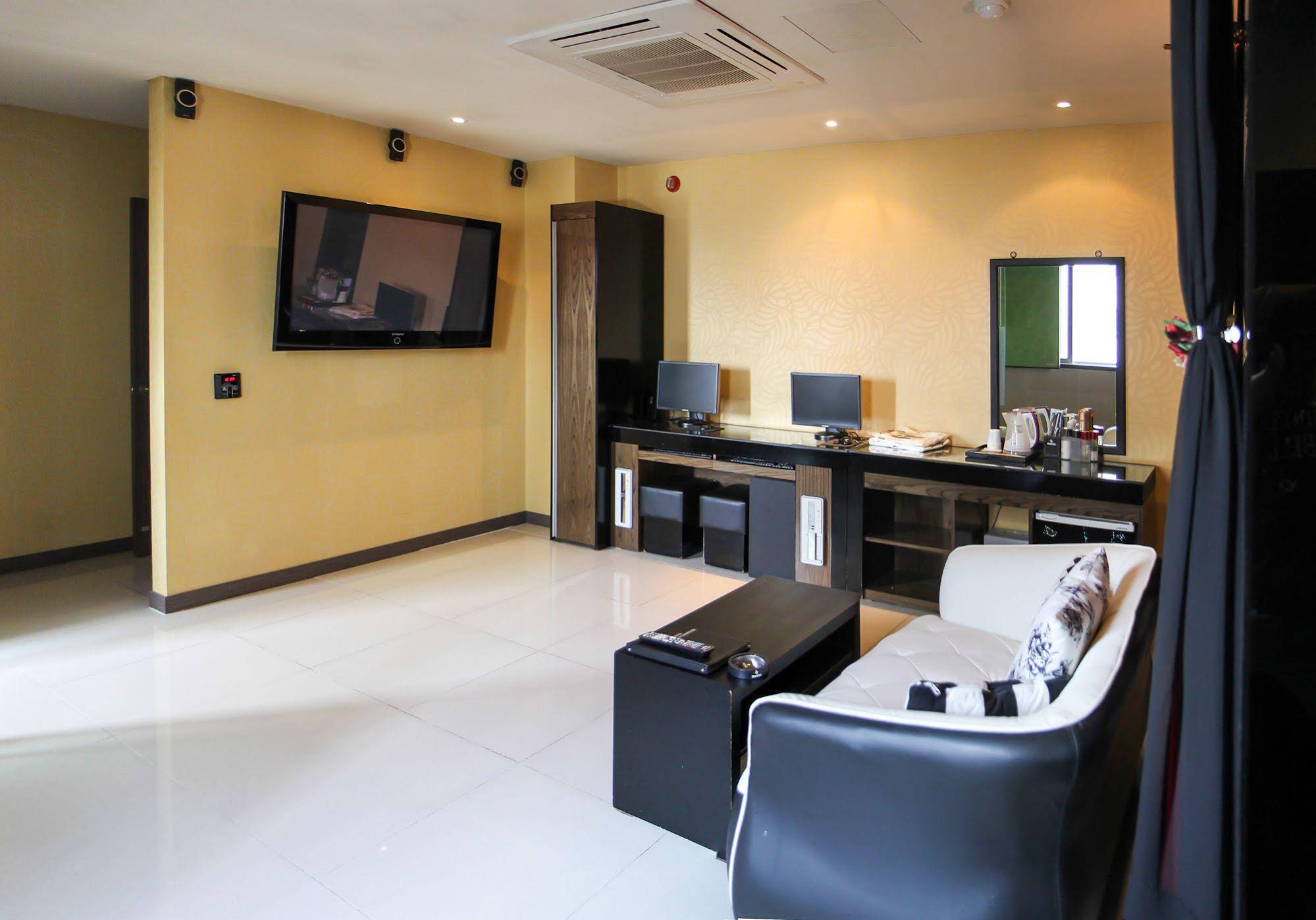 JJ Hotel