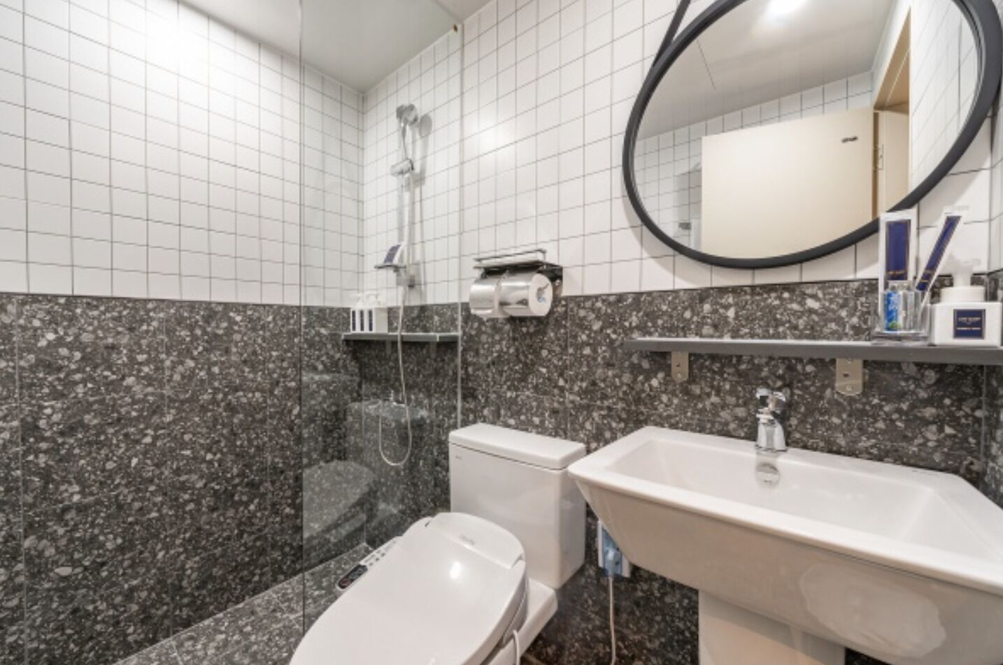 Just Stay Hotel Wangsimni Station