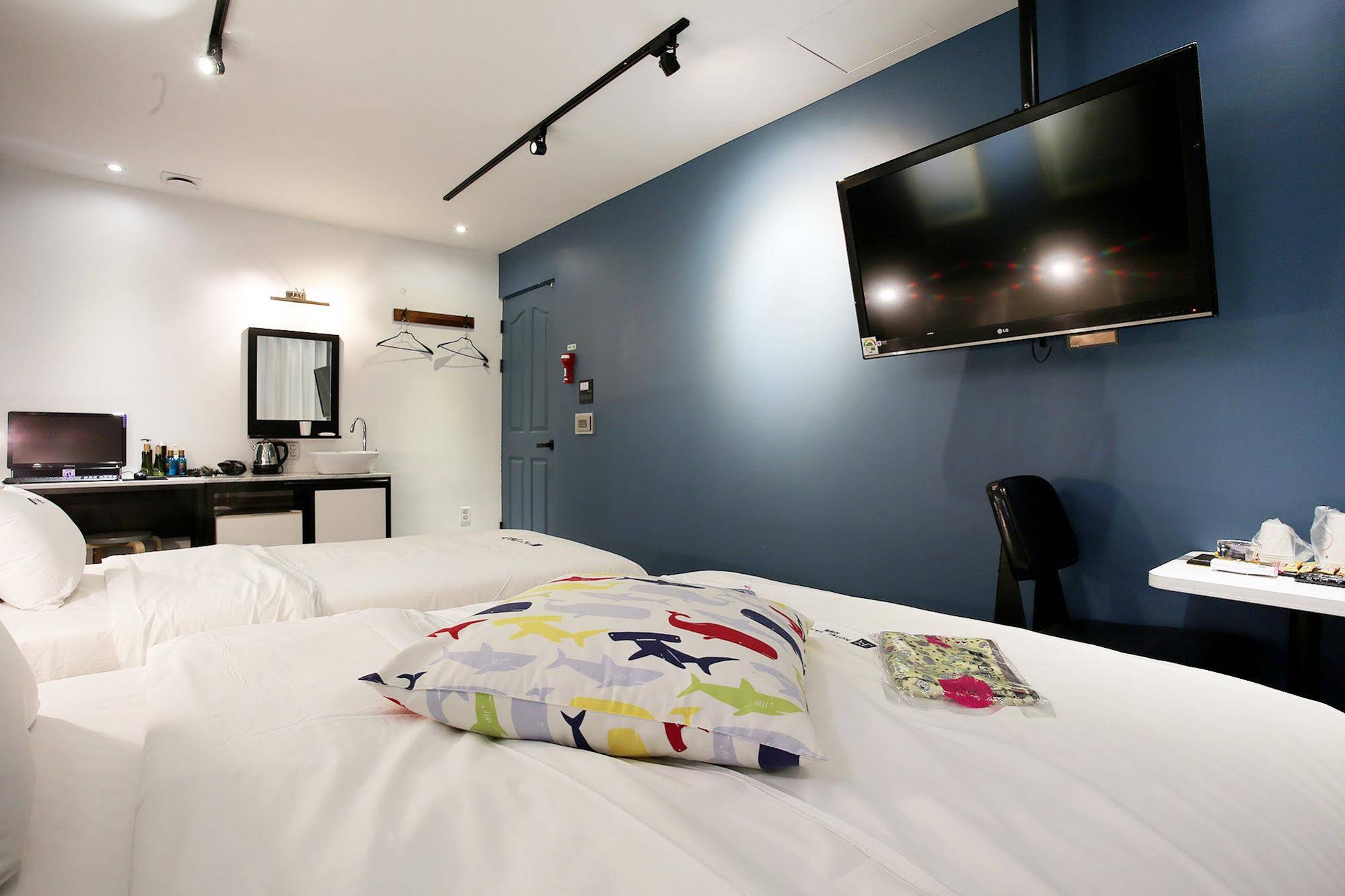 Kotel Yaja Sadang Station