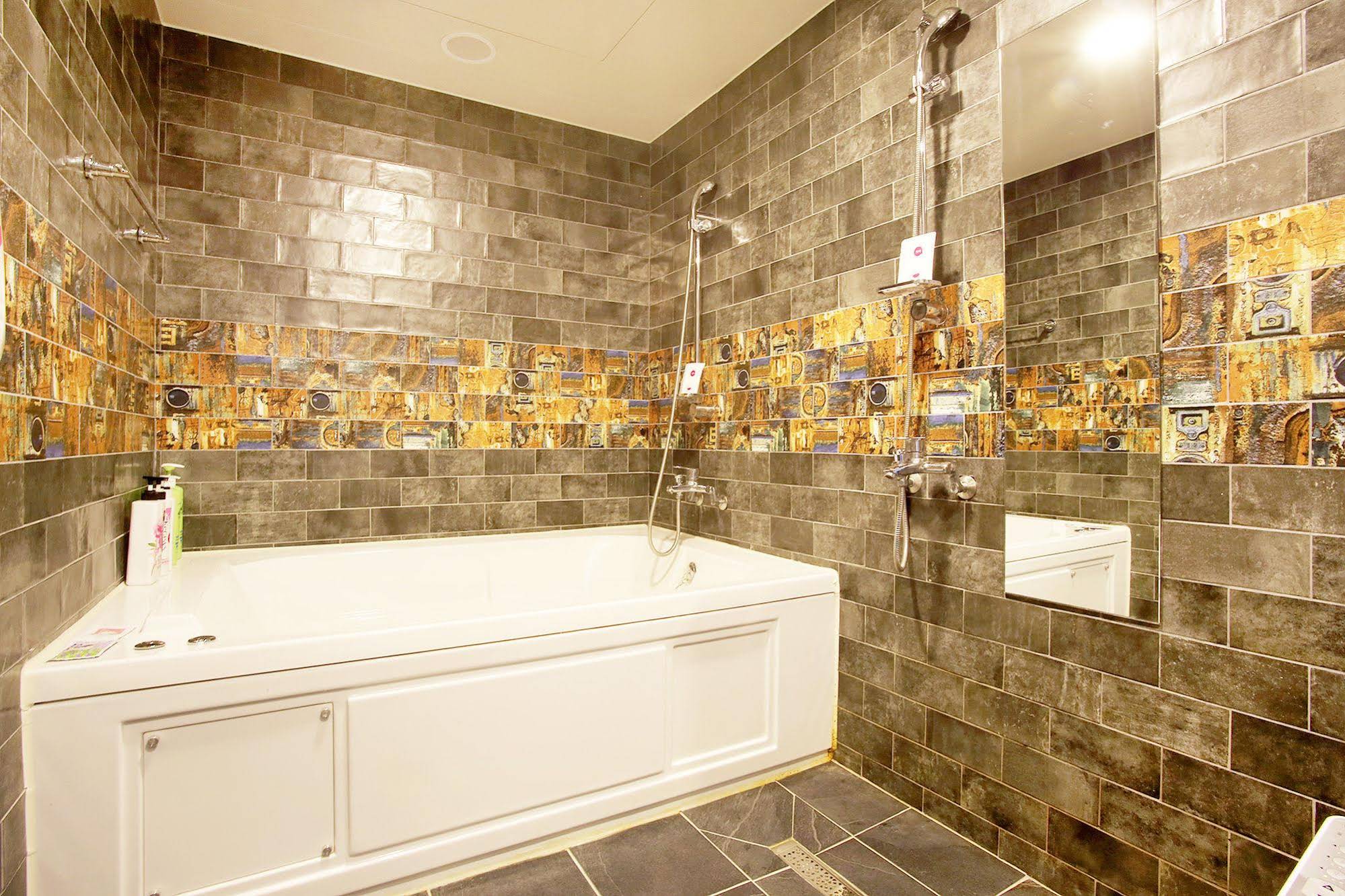 Kotel Yaja Sadang Station