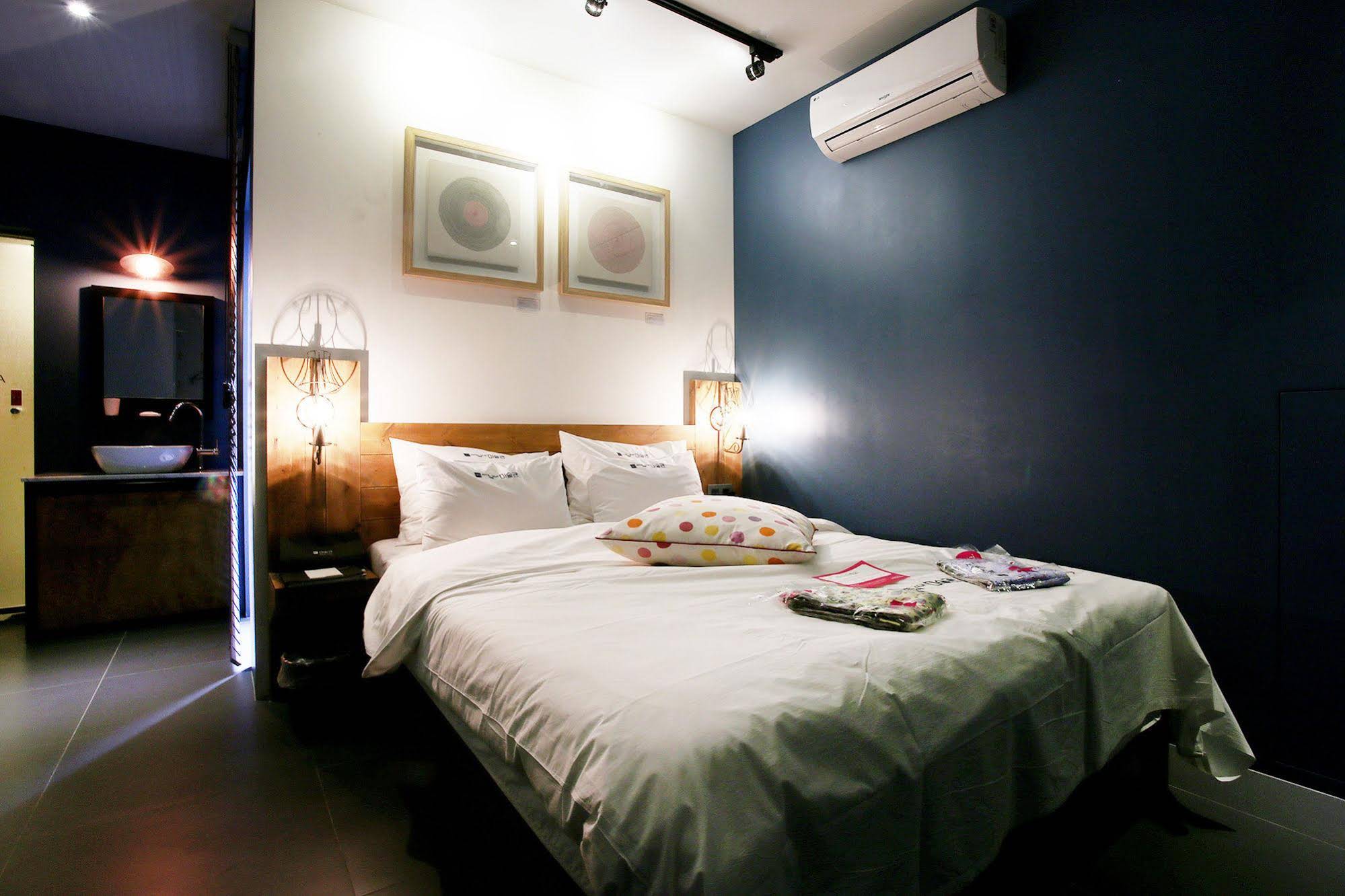 Kotel Yaja Sadang Station