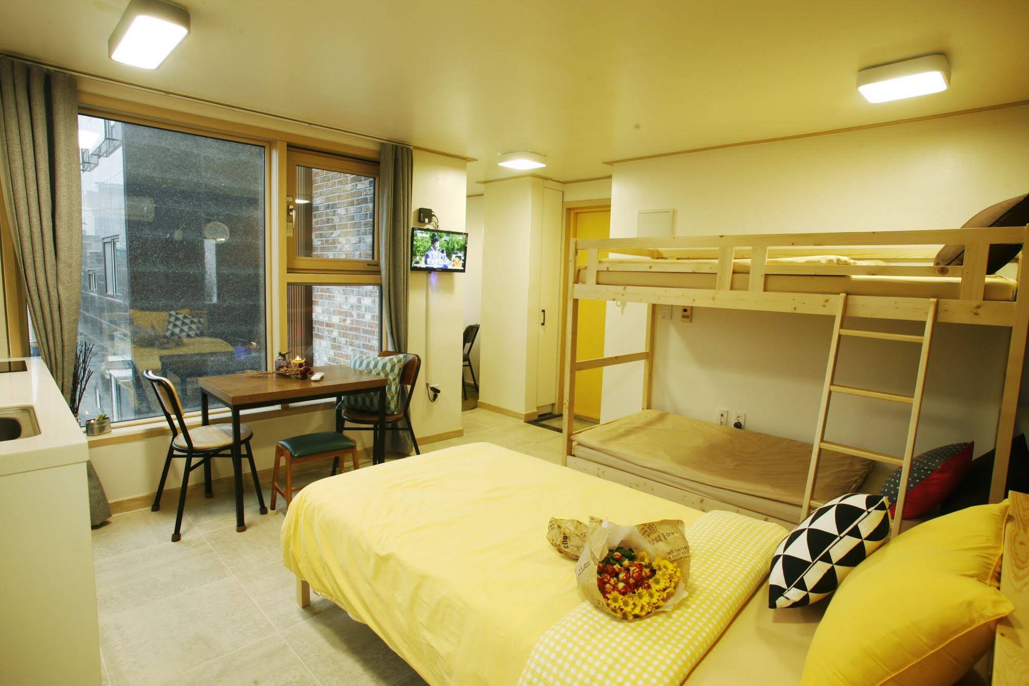 Lee & No Guesthouse