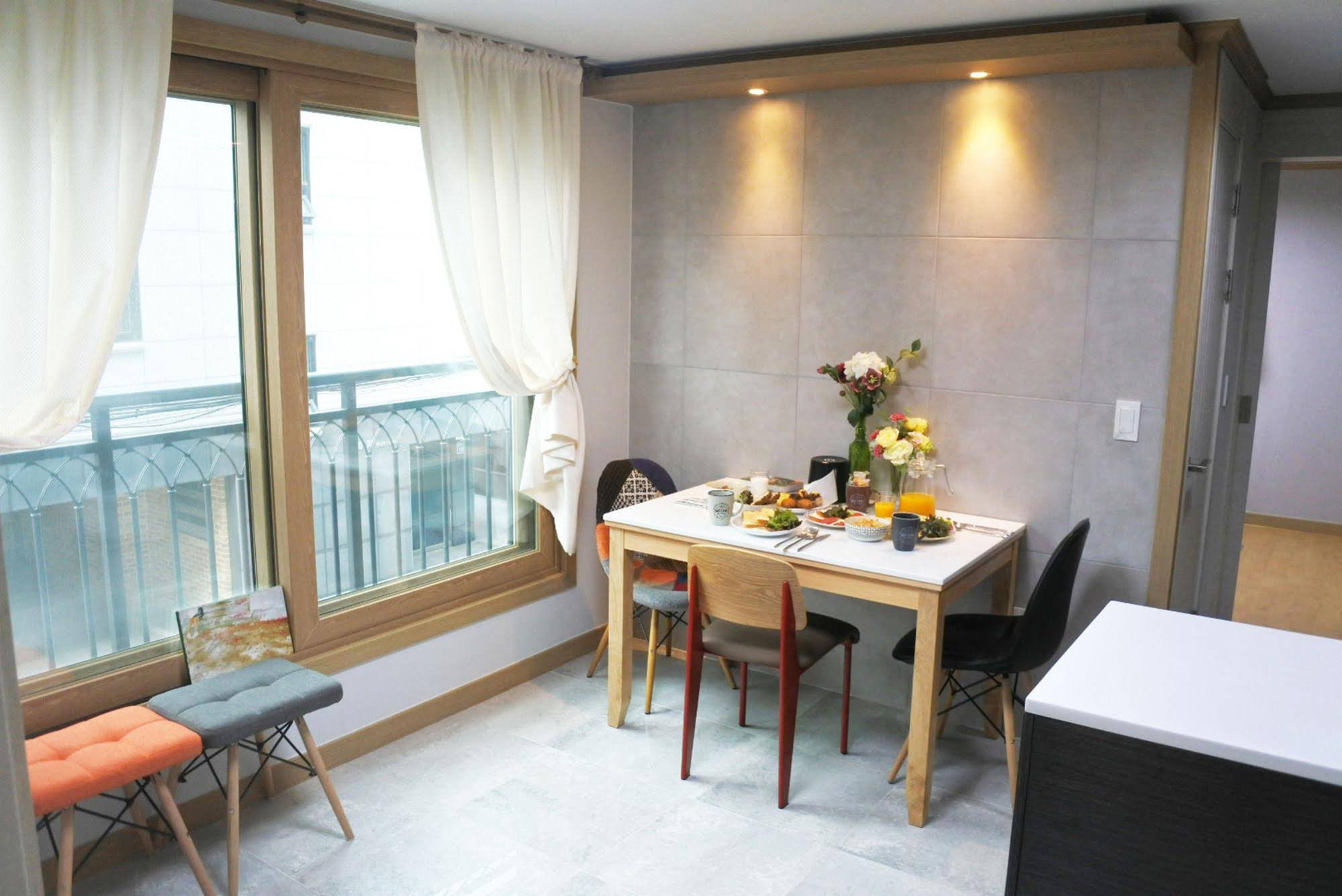 Lee & No Guesthouse