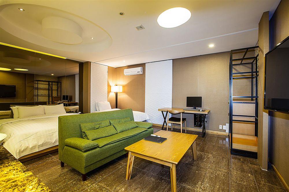 Lifestyle L Hotel