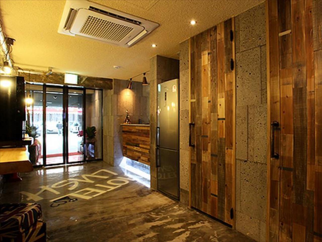 Lush Hotel Hwagok
