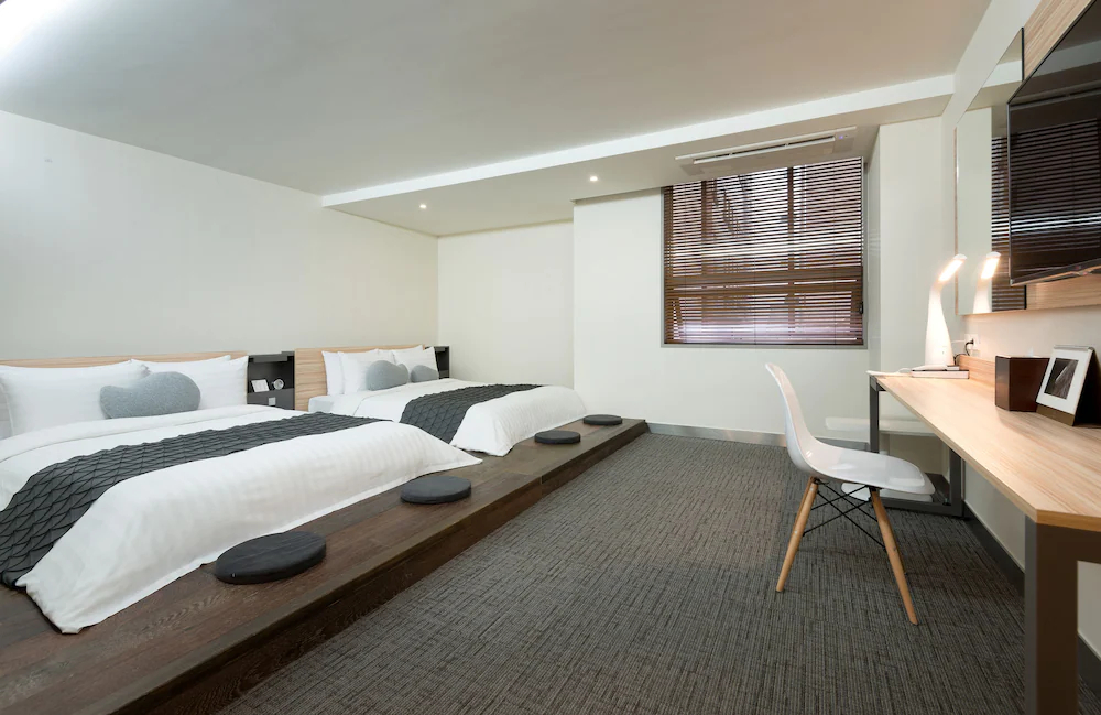Metro Hotel
