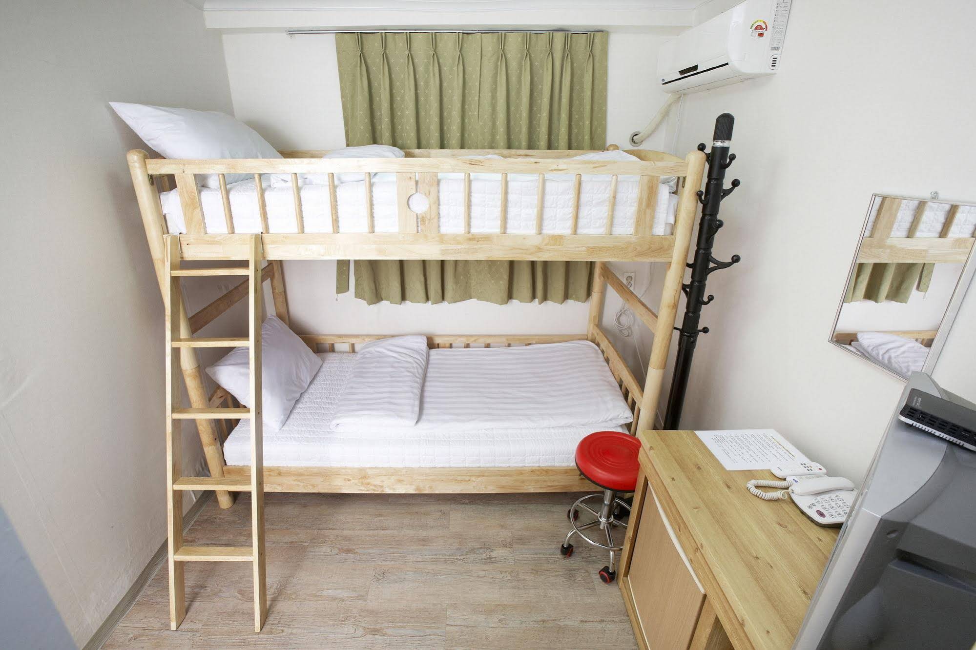 Moon's Hostel