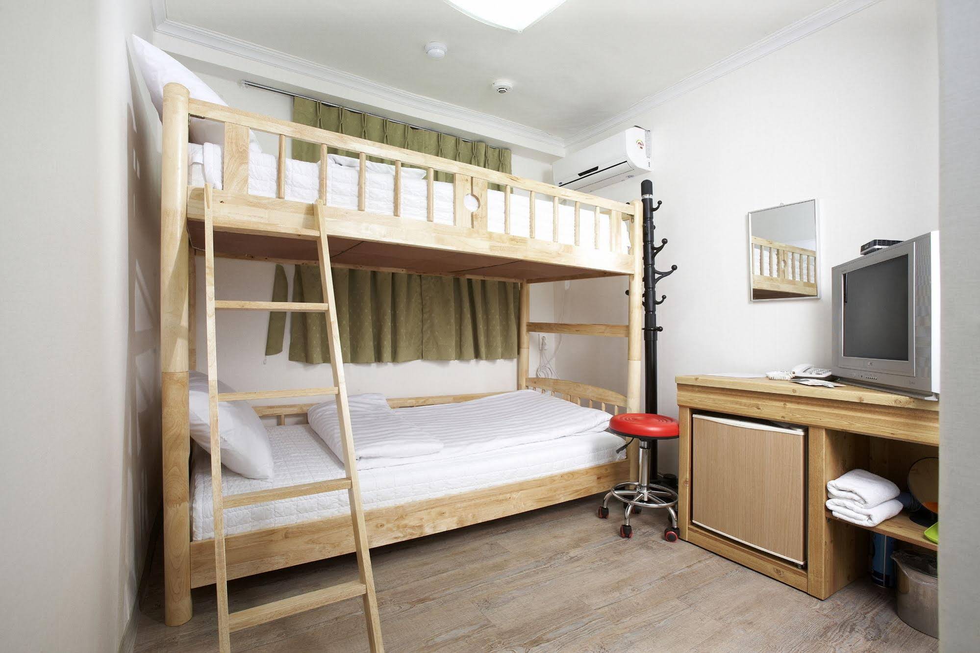 Moon's Hostel
