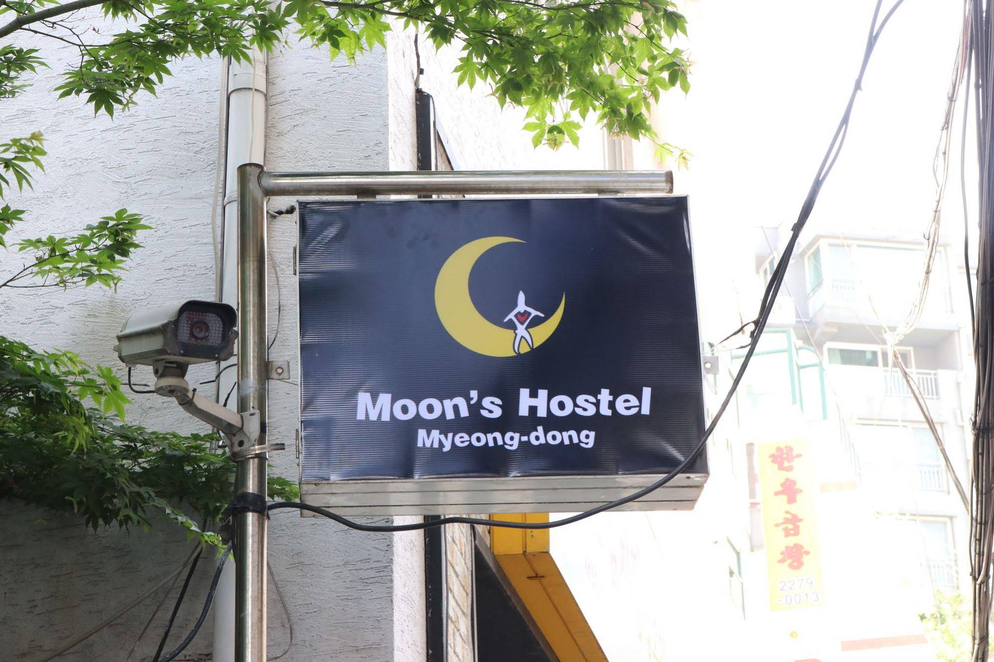 Moon's Hostel
