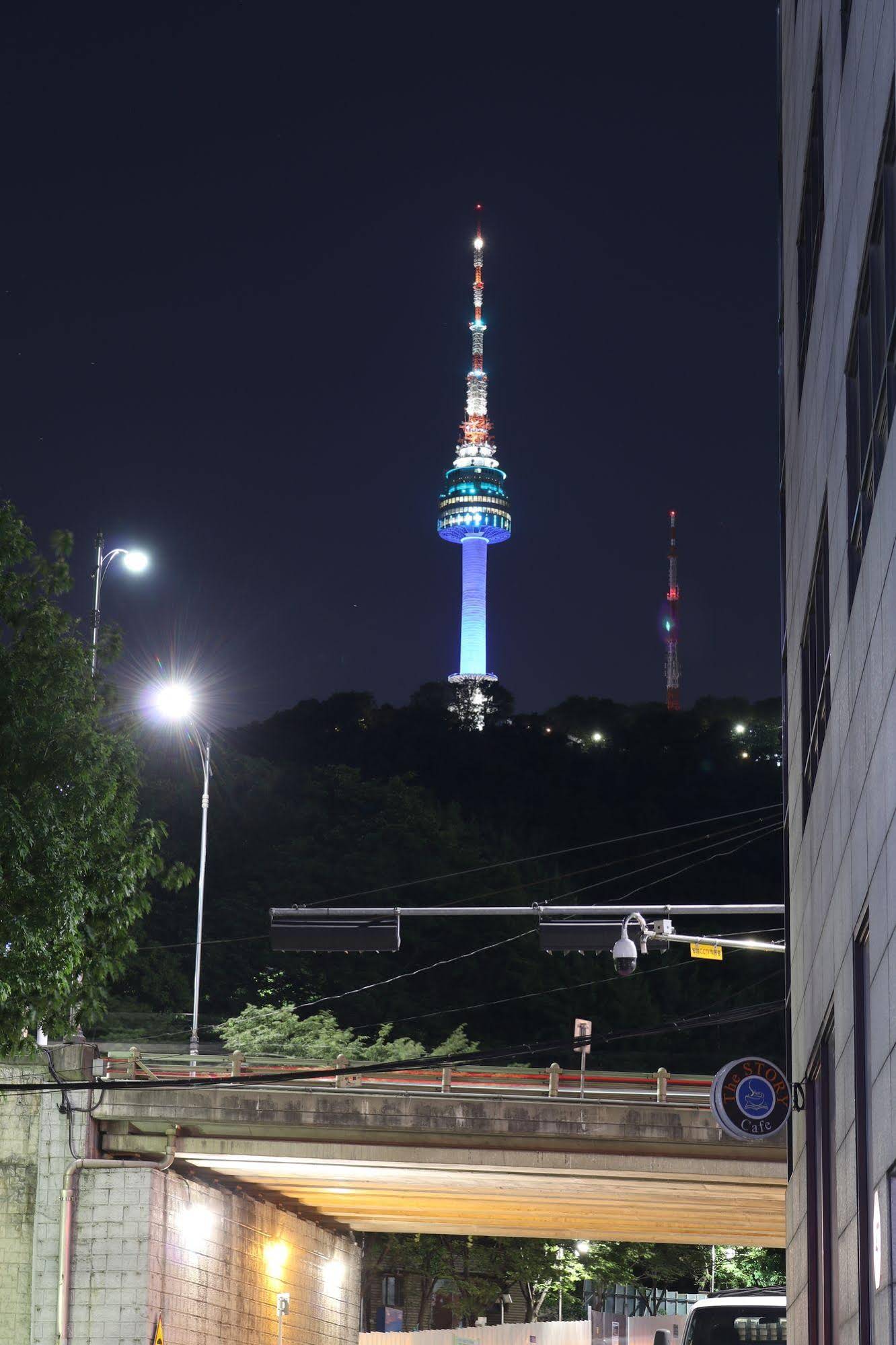 Moon's Hostel