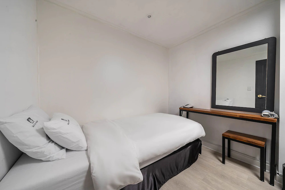 Must Stay Hotel
