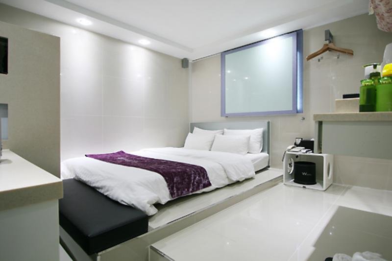 MW Hotel