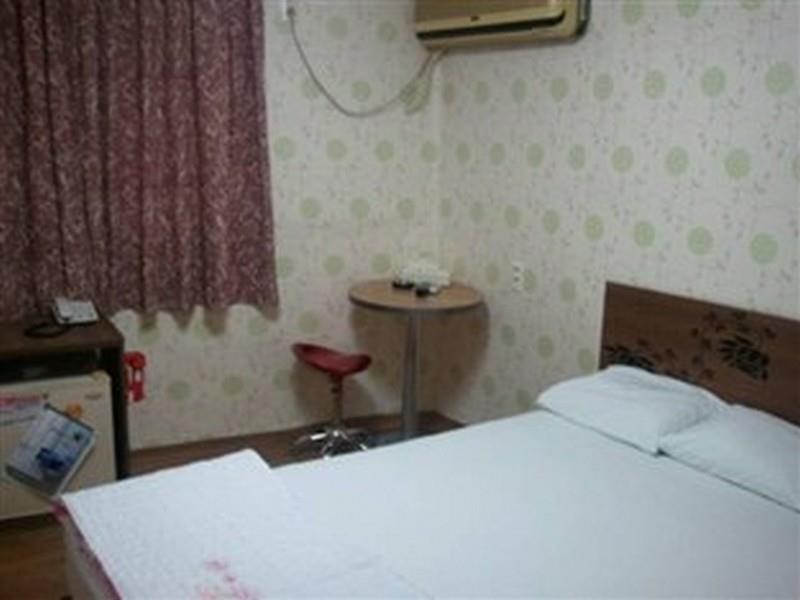 Myeongdong Daehanjang Motel