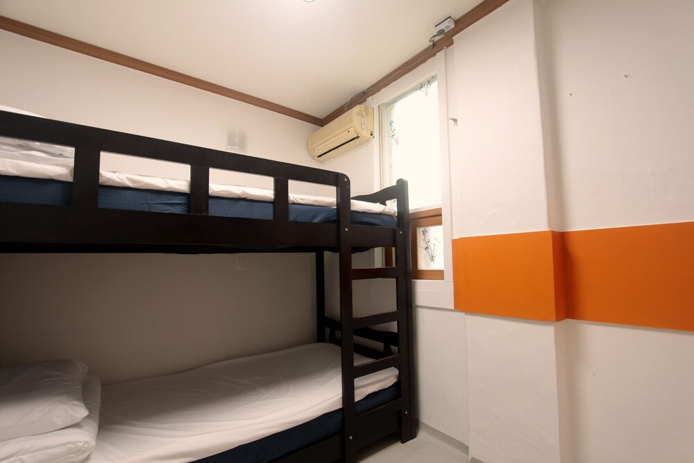 Myeongdong Town Guesthouse