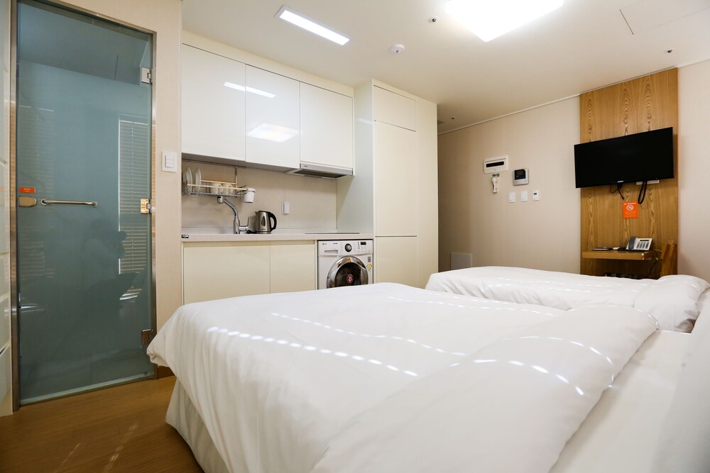 Navi Hotel Residence