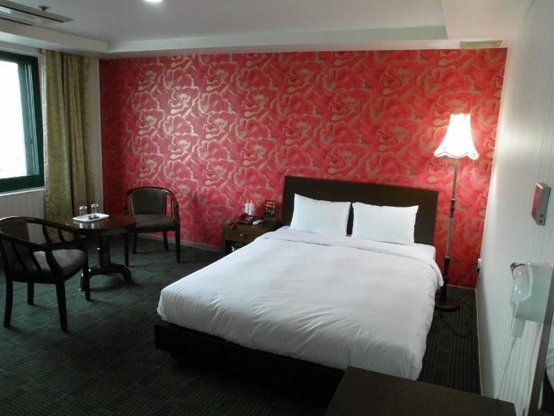 New Hilltop Hotel
